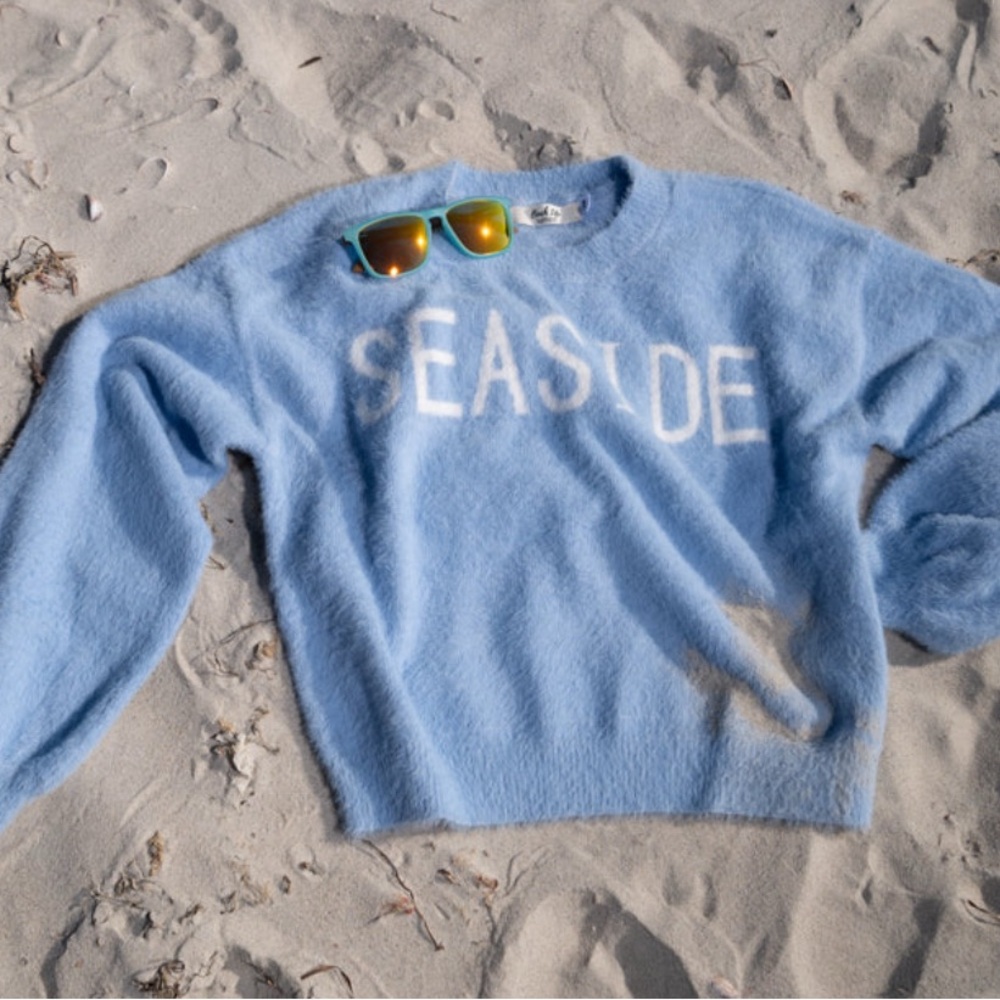 Woman's seaside cropped sweater